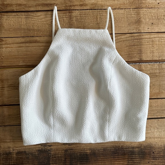Black Halo Tops - Black Halo White Textured Crepe Crop Top Halter Neck Spaghetti Strap Size 6